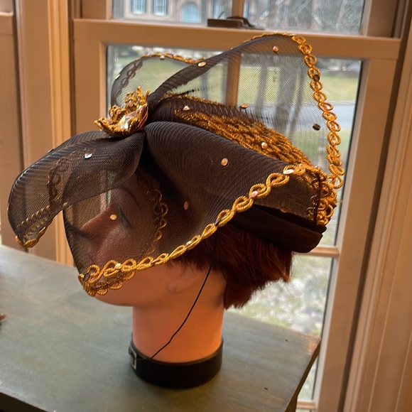 VINTAGE HAT VERY DIFFERENT LOOKING GOLD & BLACK - Picture 4 of 12